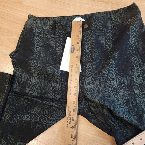 NWT Adyson Parker Green Snakeskin Print Wideleg Crop Pants Stretch Size 10 - Picture 7 of 16
